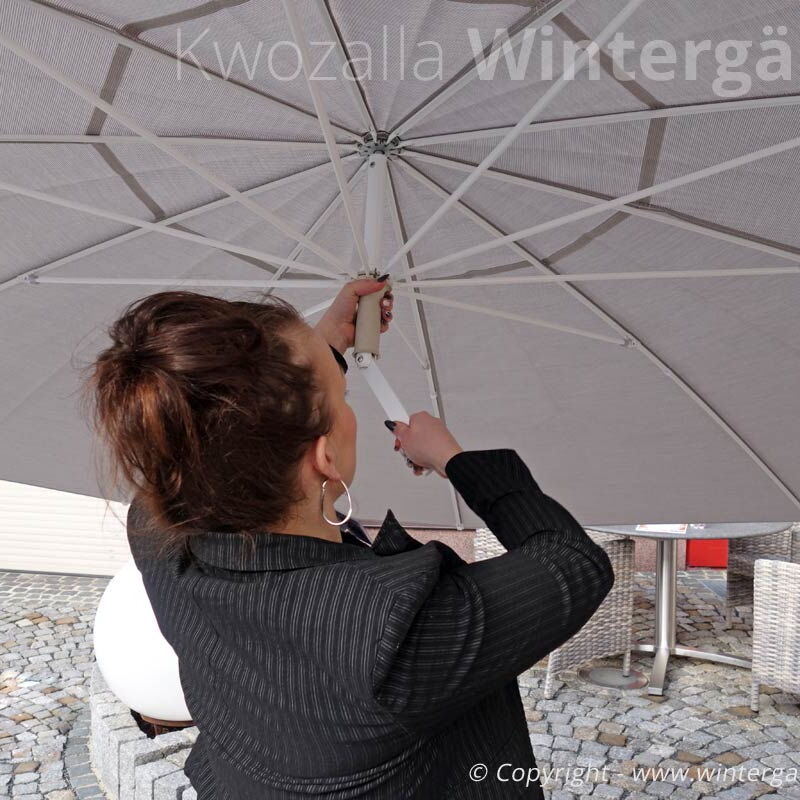 Sonnenschirme: Einfache Handhabung - einfach aufzuspannen, zu neigen