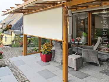 Beschattung und seitlicher Sichtschutz auf der Außenseite der Terrassenüberdachung