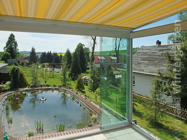 Sonnenschutz innenliegend, Glashaus, Balkonverglasung mit Schiebesystem