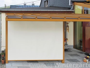 Beschattung und seitlicher Sichtschutz auf der Außenseite der Terrassenüberdachung - Markisen