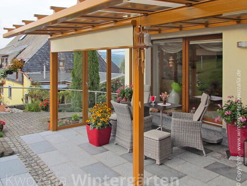 Vertikale Beschattung einer Terrasse mit einer Senkrechtmarkise - von Kwozalla in Sachsen, elektrisch bedienbar