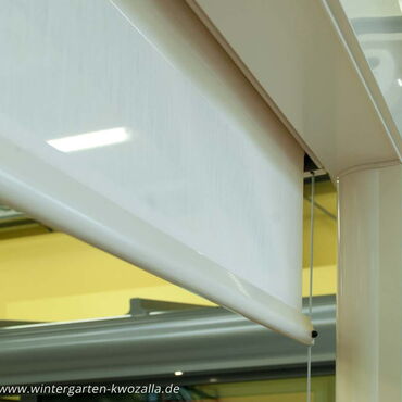 Ausstellung bei Dresden - Detail - Senkrecht/Vertikal - Markise für Terrassendach - elektrisch betriebenen, fernbedienbar